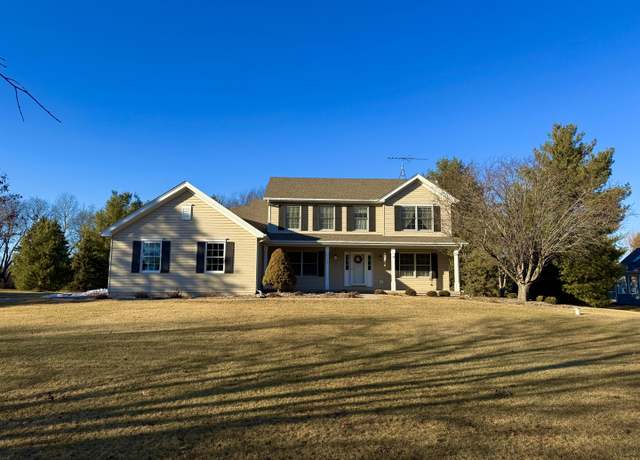 Property at 6308 Coachlight Rd, Crystal Lake, IL 60012, 4 beds, 3 baths