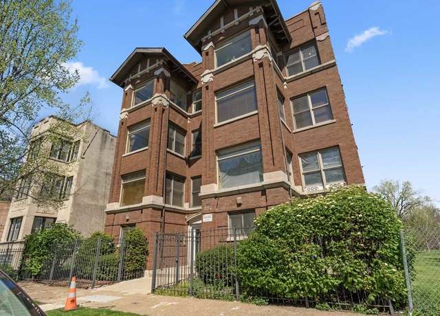 Property at 1026 E 46th St Unit 3E, Chicago, IL 60653, 3 beds, 2 baths