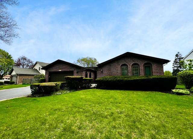 Property at 1121 E Cooper Dr, Palatine, IL 60074, 3 beds, 2 baths