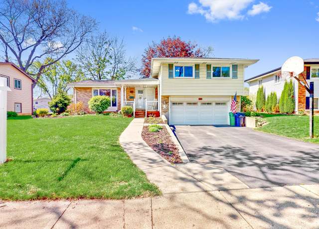 Property at 82 Lombard Cir, Lombard, IL 60148, 4 beds, 3 baths