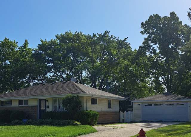 Property at 31 Johnathan Rd, Lake Zurich, IL 60047, 3 beds, 1 bath