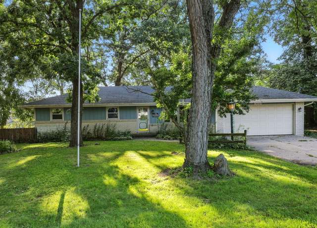 Property at 10620 Grover Oaks Rd, Roscoe, IL 61073, 3 beds, 2.5 baths