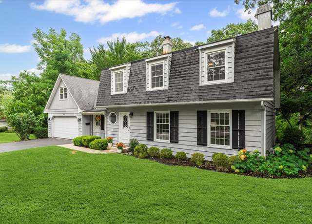 Property at 933 Holcomb Dr, Mundelein, IL 60060, 4 beds, 2.5 baths