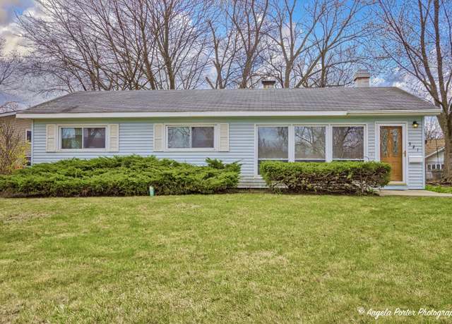 Property at 921 Stratford Ln, Mundelein, IL 60060, 3 beds, 1 bath