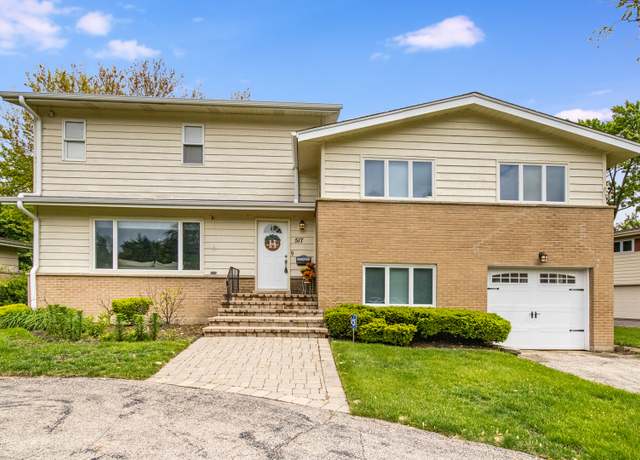Property at 517 Appletree Ln, Deerfield, IL 60015, 4 beds, 3 baths