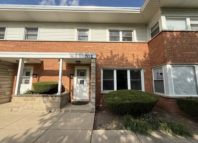 Property at 702 E Shabonee Trl, Mount Prospect, IL 60056, 2 beds, 2.5 baths