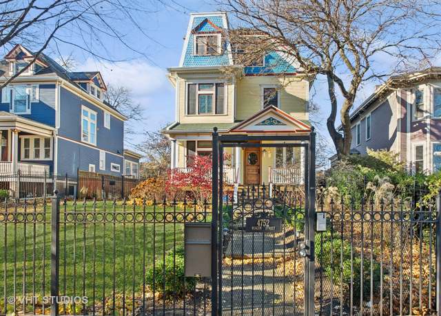 Property at 4752 N Beacon St, Chicago, IL 60613, 5 beds, 4.5 baths