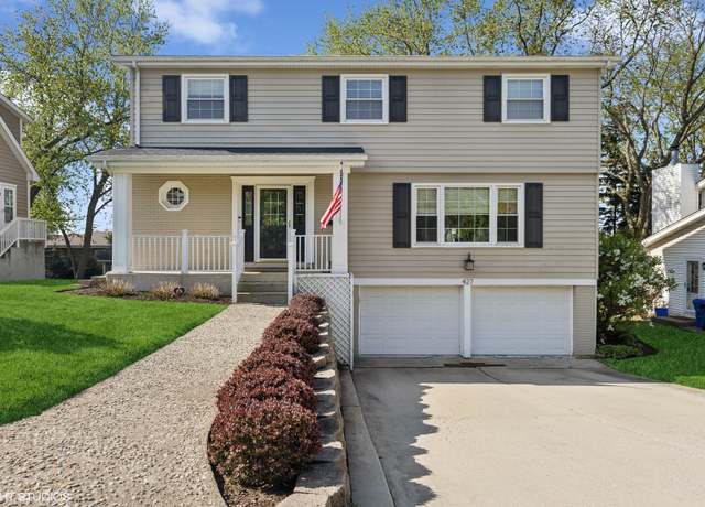 Property at 427 Dorset Pl, Glen Ellyn, IL 60137, 4 beds, 2.5 baths