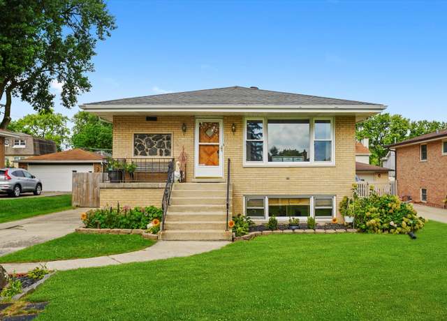 Property at 10642 S 83rd Ct, Palos Hills, IL 60465, 6 beds, 1.5 baths