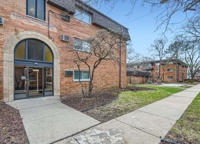 Property at 18550 Torrence Ave #20, Lansing, IL 60438, 3 beds, 1.5 baths