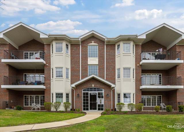Property at 13079 Laurel Glen Ct #301, Palos Heights, IL 60463, 2 beds, 2 baths