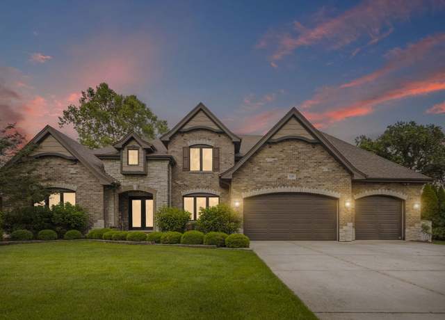 Property at 7319 S Park Ave, Burr Ridge, IL 60527, 4 beds, 4.5 baths