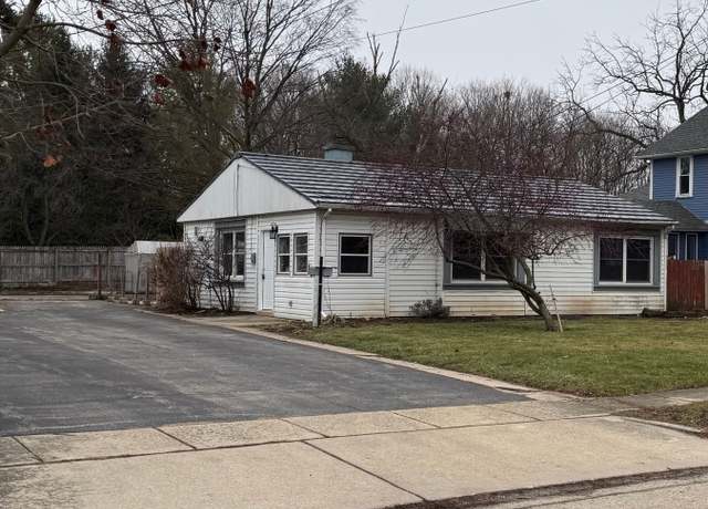 Property at 333 Elm St, Marengo, IL 60152, 2 beds, 1 bath