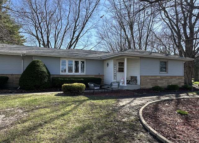 Property at 27081 Capp Rd, Sterling, IL 61081, 4 beds, 1.5 baths