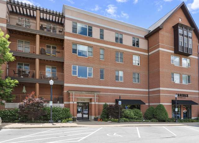 Property at 935 Burlington Ave #411, Downers Grove, IL 60515, 1 bed, 1.5 baths