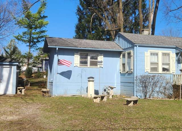 Property at 223 S Shore Dr, Island Lake, IL 60042, 3 beds, 1 bath