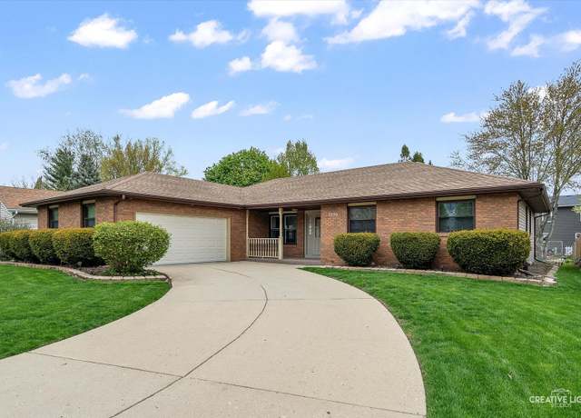 Property at 2236 Valley Creek Dr, Elgin, IL 60123, 3 beds, 2 baths