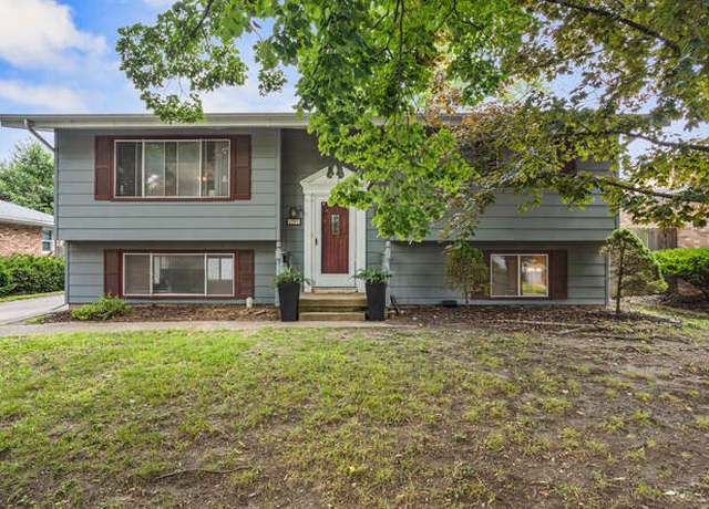 Property at 1709 Briarcliff Dr, Urbana, IL 61802, 4 beds, 2 baths