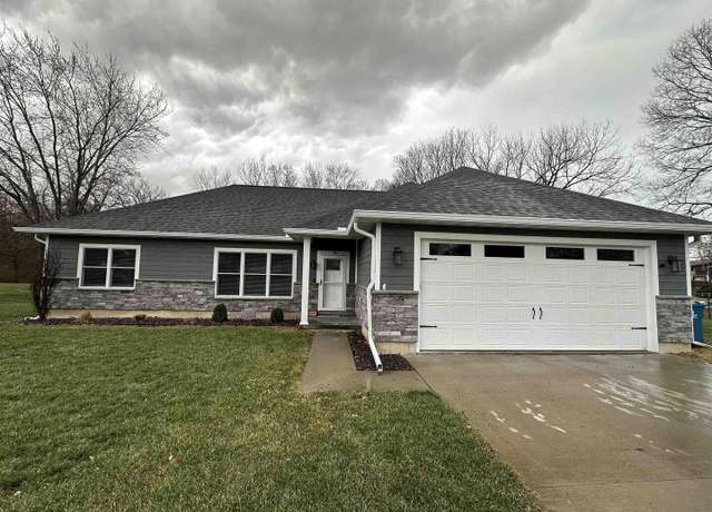 Property at 1020 Westwood Dr, Quincy, IL 62305, 3 beds, 2 baths