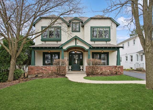 Property at 1261 Edgewood Rd, Lake Forest, IL 60045, 4 beds, 4.5 baths