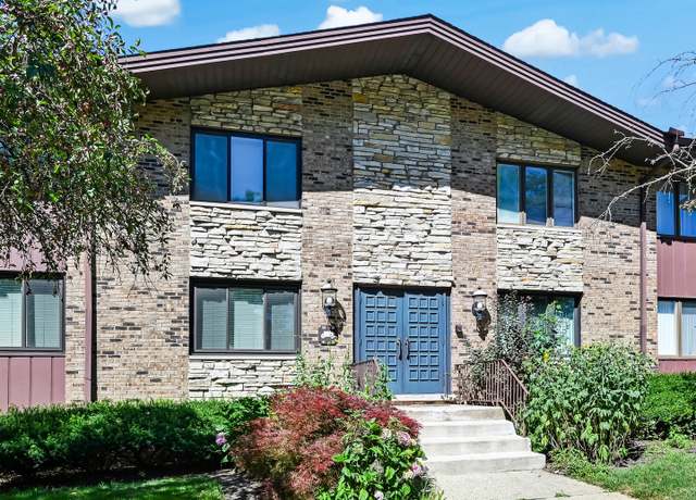 Property at 1640 Royal Oak Rd #4, Darien, IL 60561, 2 beds, 2 baths
