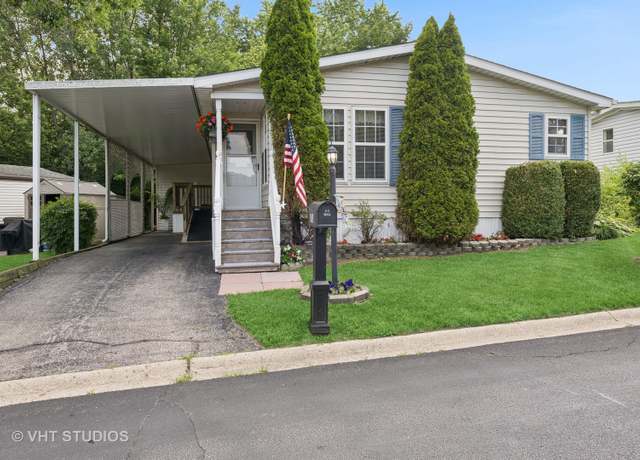Property at 800 Oakbrook Dr, Crystal Lake, IL 60014, 2 beds, 2 baths