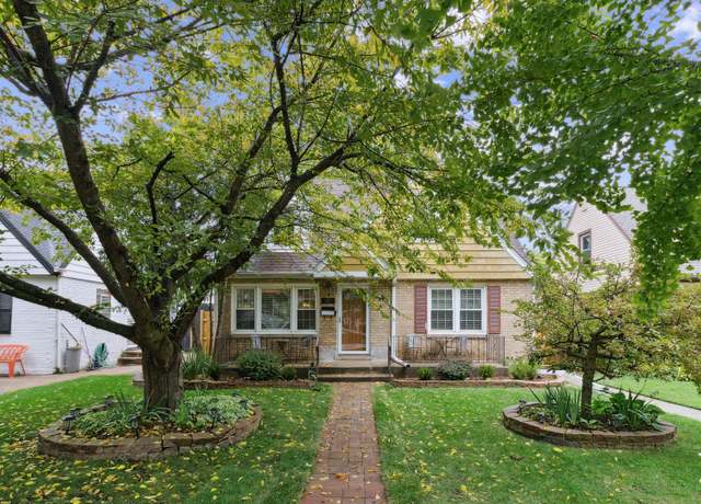 Property at 2321 Lee St, Evanston, IL 60202, 3 beds, 1 bath