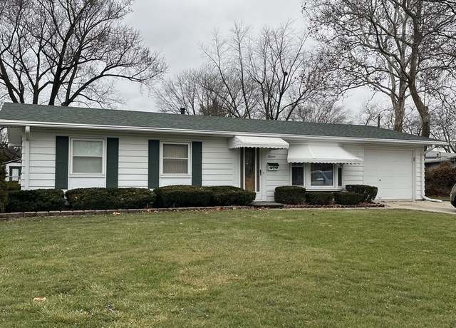 Property at 5 Curtmar Ct, Montgomery, IL 60538, 3 beds, 1 bath