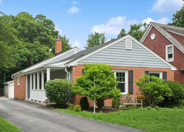 Property at 72 Atteridge Rd, Lake Forest, IL 60045, 2 beds, 2 baths