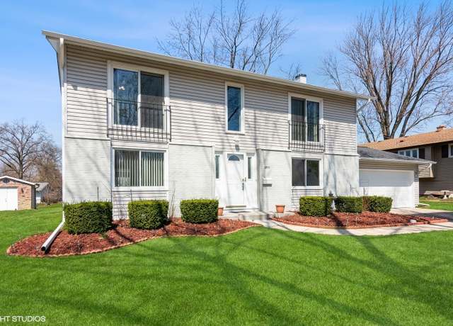 Property at 2710 Diamond Ct, Woodridge, IL 60517, 4 beds, 2.5 baths