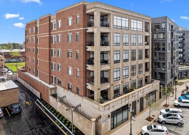 Property at 195 N Addison Ave Ph 03, Elmhurst, IL 60126, 3 beds, 2.5 baths