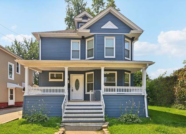 Property at 325 4th St, Waukegan, IL 60085, 3 beds, 1.5 baths