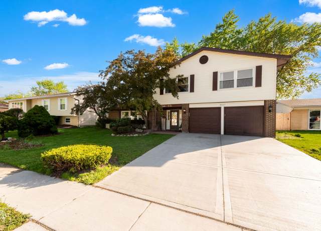 Property at 8002 Northway Dr, Hanover Park, IL 60133, 5 beds, 2.5 baths