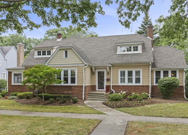 Property at 260 N Charlotte St, Lombard, IL 60148, 5 beds, 4 baths