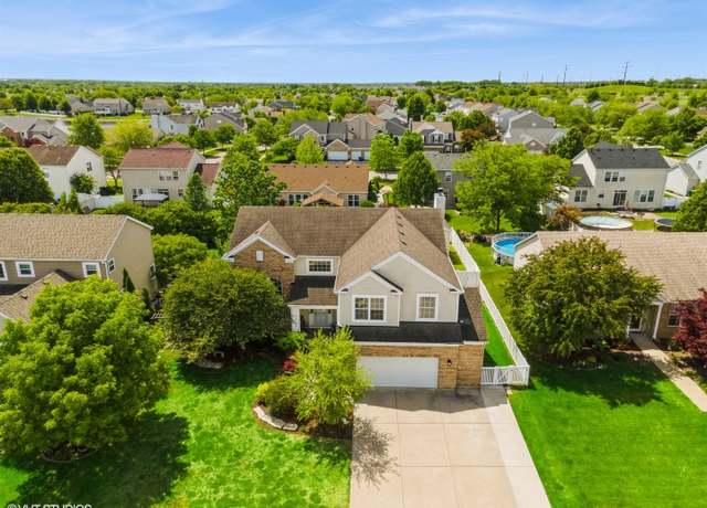 Property at 1701 Wintercrest Ln, Shorewood, IL 60404, 4 beds, 3 baths