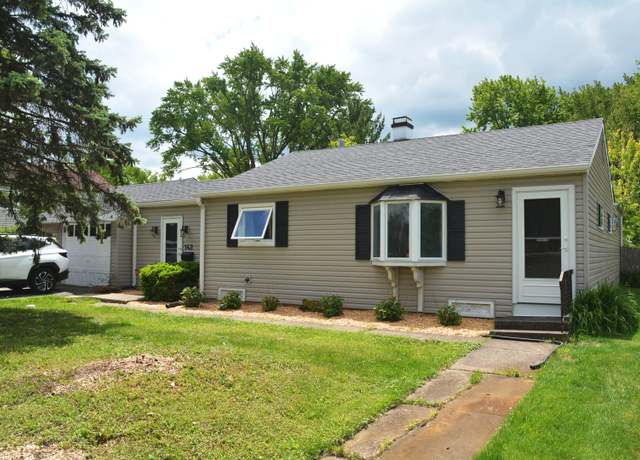 Property at 142 Pine Tree Row, Lake Zurich, IL 60047, 3 beds, 2 baths