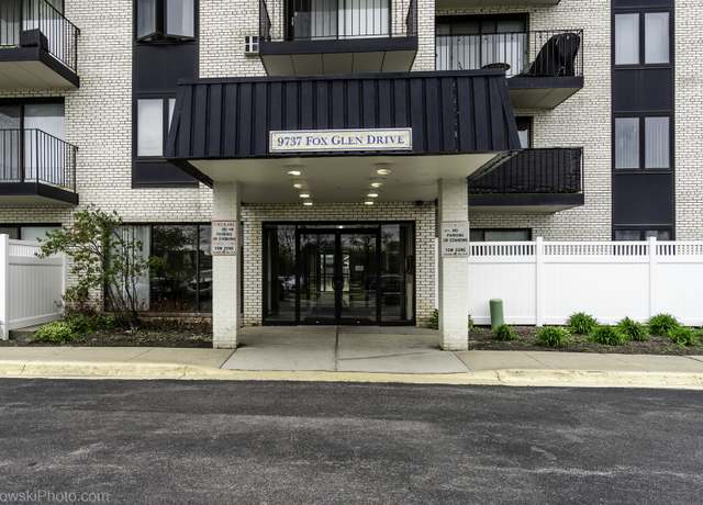 Property at 9737 N Fox Glen Dr Unit 4A, Niles, IL 60714, 2 beds, 2 baths
