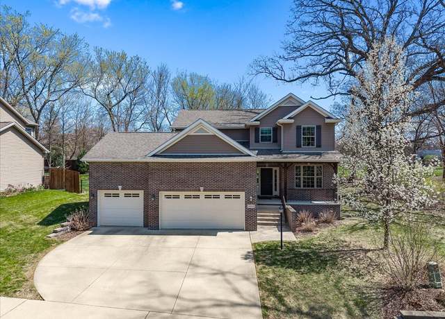 Property at 10002 N Brookshire Dr, Peoria, IL 61615, 5 beds, 3.5 baths