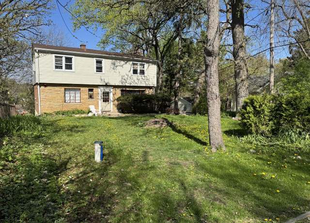 Property at 23380 N Summit Dr, Barrington, IL 60010, 4 beds, 3 baths