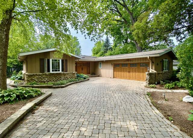 Property at 249 Jervey Ln, Bartlett, IL 60103, 3 beds, 2 baths