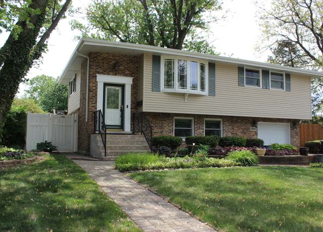 Property at 13240 W Playfield Dr, Crestwood, IL 60418, 4 beds, 2 baths