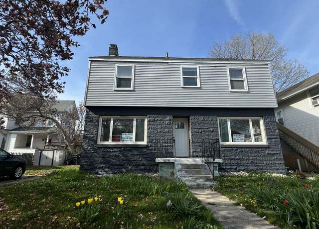 Property at 212 W John St, Champaign, IL 61820, 7 beds, 3 baths