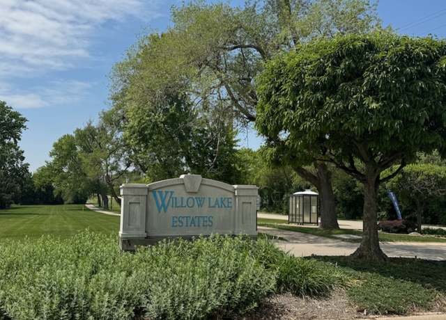 Property at 1124 Bayside Rd, Elgin, IL 60123, 2 beds, 2 baths