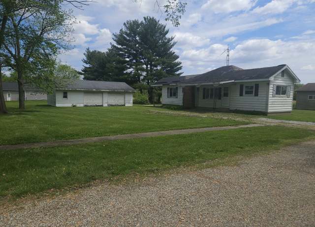 Property at 907 S Spruce St, Villa Grove, IL 61956, 3 beds, 1 bath