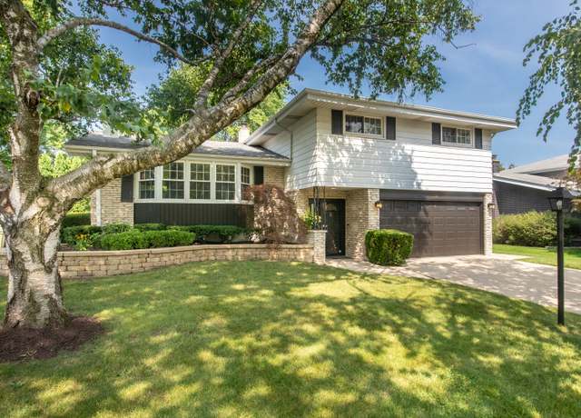 Property at 1008 N Newberry Ln, Mount Prospect, IL 60056, 3 beds, 2.5 baths