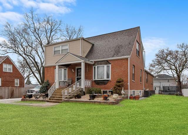 Property at 5348 8th Ave, Countryside, IL 60525, 3 beds, 3 baths