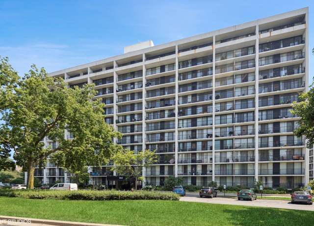 Property at 2015 S Finley Rd #304, Lombard, IL 60148, 2 beds, 2 baths