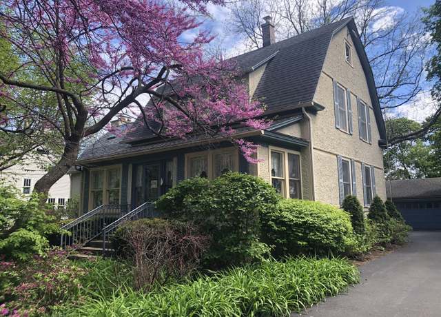 Property at 141 W Lincoln Ave, Libertyville, IL 60048, 4 beds, 2 baths