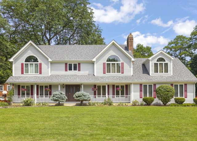 Property at 1565 Orchard Rd, Wheaton, IL 60189, 5 beds, 2.5 baths