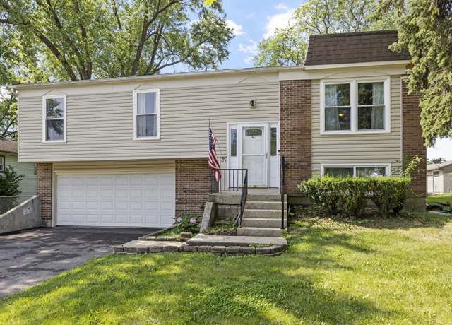 Property at 125 E Robinhood Way, Bolingbrook, IL 60440, 3 beds, 1.5 baths